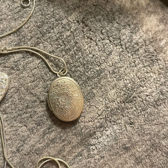 Oval 925 silver locket and chain - Picture 1 of 4